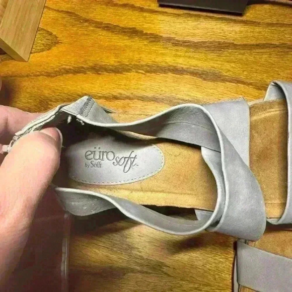 EUROSOFT SOFFT Womens 10 Vegan Leather Asymmetric Strappy Sporty Casual Sandals - Picture 2 of 2